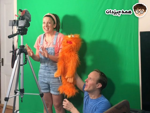 میس راچل و همسرش در حال تولید ویدیوهای آموزش انگلیسی کودکان