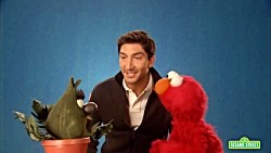 Evan Lysacek teaches Elmo and Stinky about Confidence