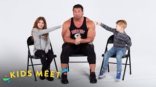 Kids Meet a Body Builder