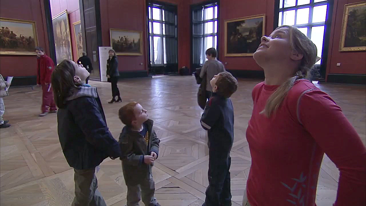 S01E34-Exploring The Legendary Louvre Museum