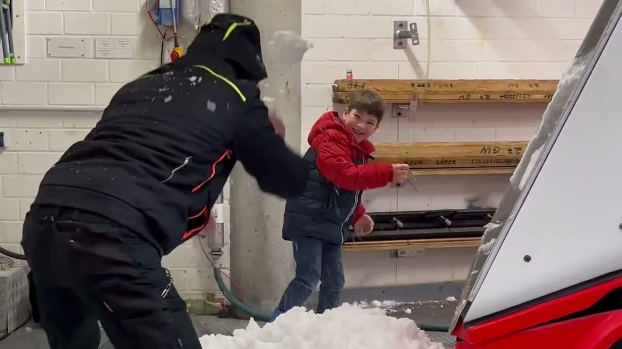 S01E09-Moritz Und Die Eisbearbeitungsmaschine